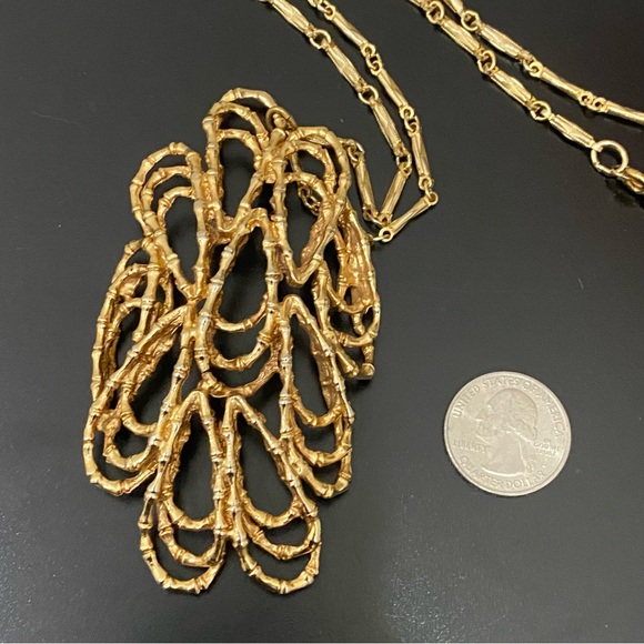 Vintage Abstract Modernist Twisted Bamboo Large Pendant Goldtone 20” Necklace - Picture 11 of 16